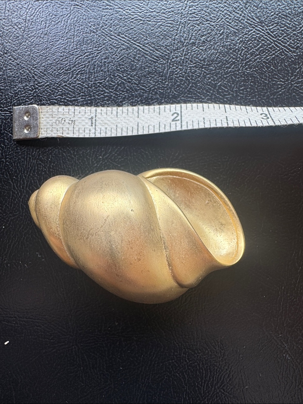 Les Bernard Inc matte gold Shell Pin 1990’s